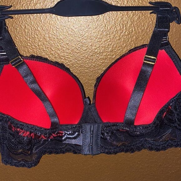 Red and Black Lace Mega Push Bra 36D - Picture 4 of 5